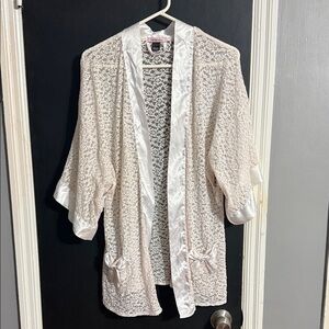 Victoria’s Secret Sexy little things Sheer Floral Stretch Short Robe Size: S/M